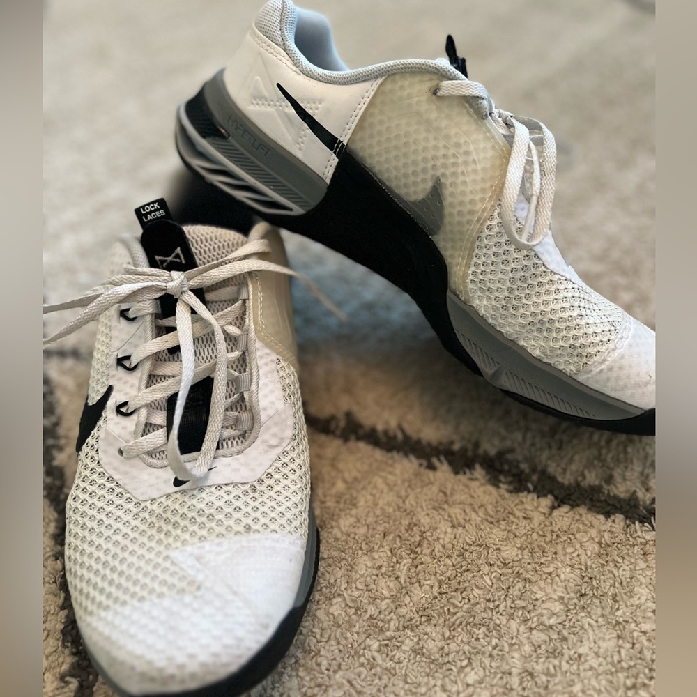 Men’s NIKE metcons training shoe